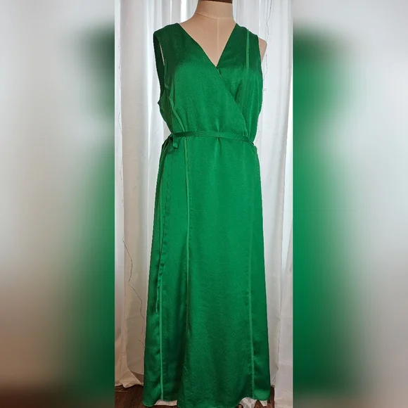 green emerald velvet dress Spotlight Hour Wrap Dress In Kelly Green main image 1